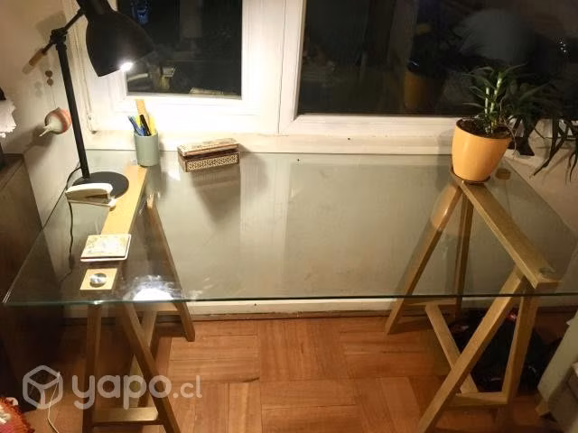 Escritorio de madera y vidrio, como nuevo