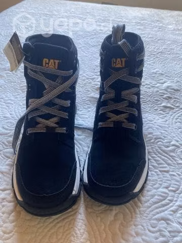 Zapatilla Cat con caña