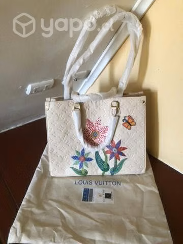 LV yayoi K