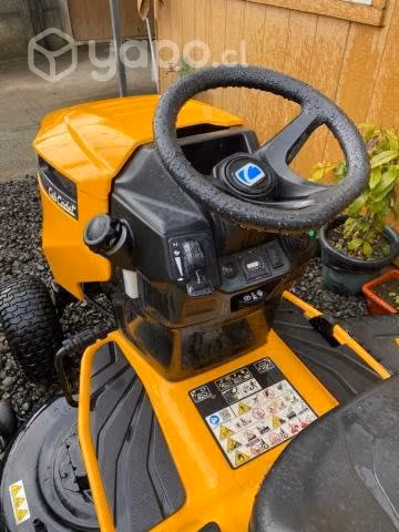 Tractor corta cesped