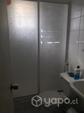 Casa de 2 pisos en pasaje cerrado