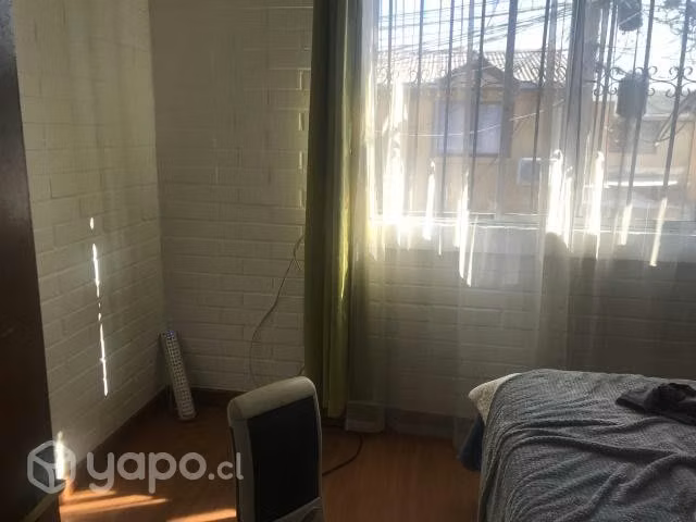 Casa de 2 pisos en pasaje cerrado