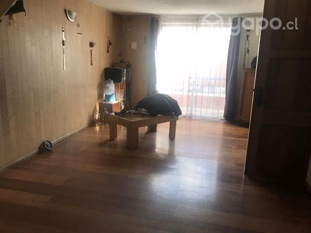 Casa de 2 pisos en pasaje cerrado
