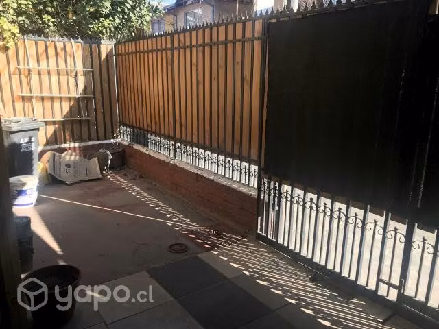 Casa de 2 pisos en pasaje cerrado
