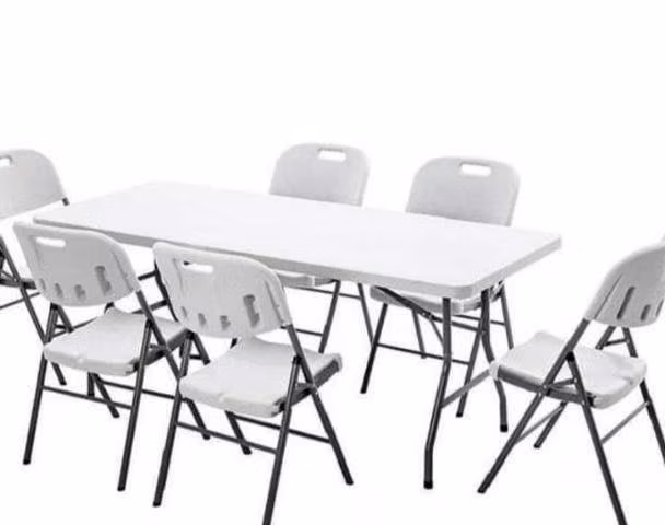 Sillas y mesa plegable