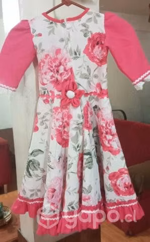 Vestido de huasita talla 6 $5000