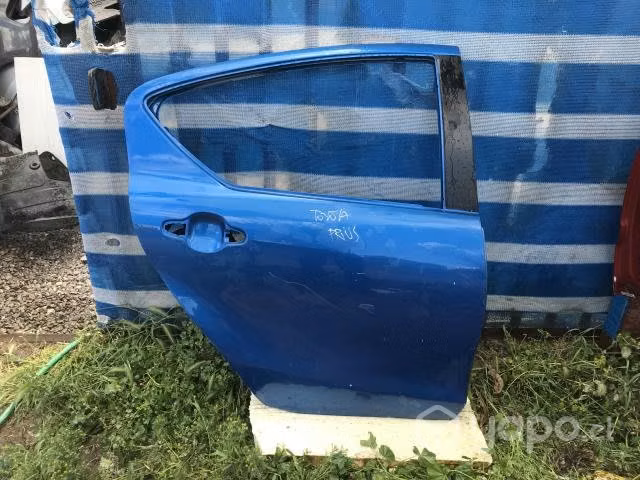 Puerta trasera derecha Toyota Prius