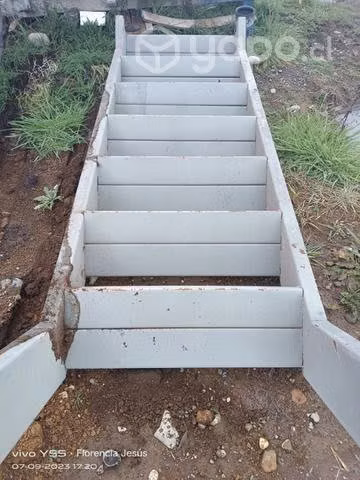 Dos escalas de acero de 6 peldaños
