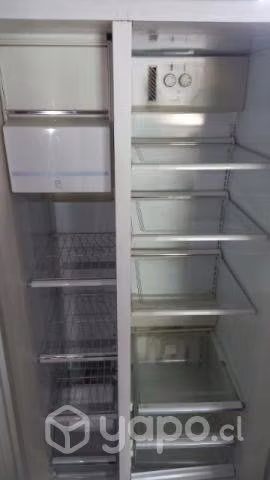 Refrigerador 2 puertas funcionando muy buen estado