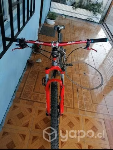 Bicicleta de la Cruz con casco - Imagen 2