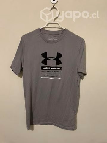 Polera nueva under armour color plomo, talla S