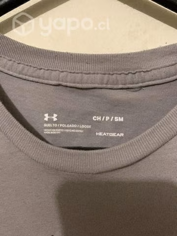 Polera nueva under armour color plomo, talla S