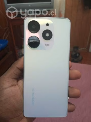 teléfono tecno con tarjeta de memoria