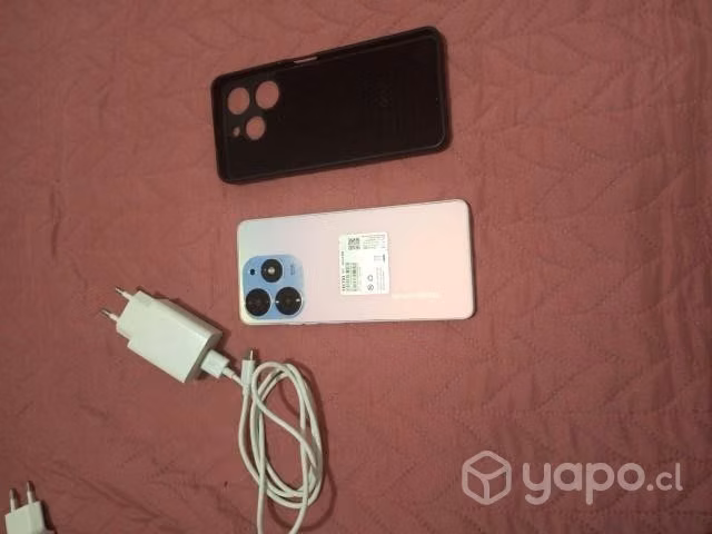 teléfono tecno con tarjeta de memoria