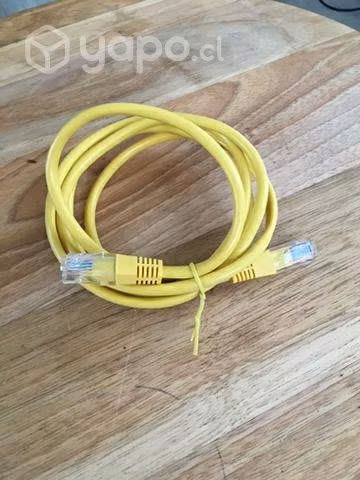 Cable de red amarillo para internet