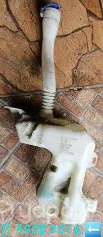 Deposito limpiaparabrisas P. 3008 2010 2016 bueno