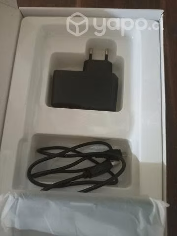 Tablet nuevo, sin uso, con caja y accesorios.