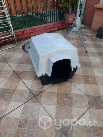Casa de perro en muy buen estado para raza media