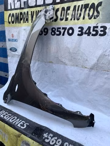 Tapabarro derecho Toyota RAV4