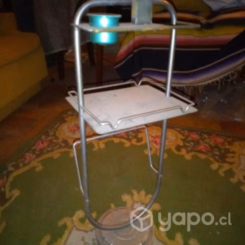 Antigüedad. Mesa revistero pop metal