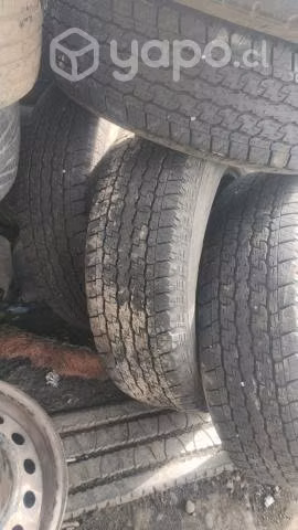 Neumáticos Bridgestone 245-70R16 85%de vida en per