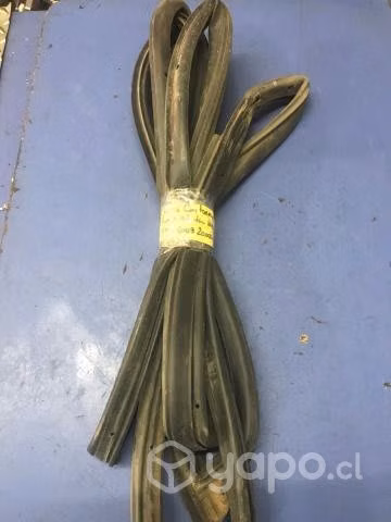 Goma contorno pta del der Nissan Xtrail T30