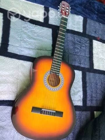 Guitarra Alaguez en buen estado