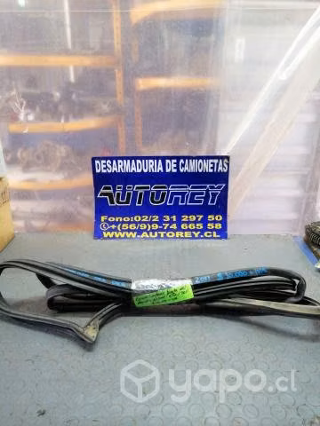 Goma contorno pta del der Nissan Xtrail 2011