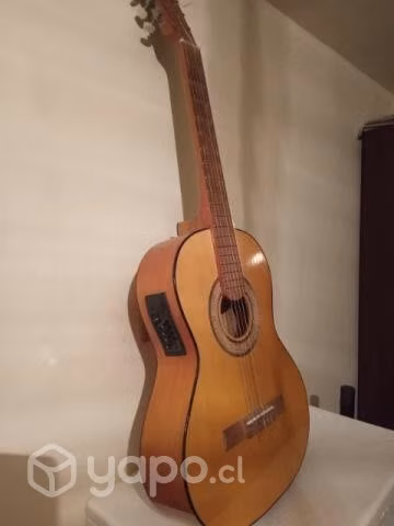 Guitarra electroacústica marca VIÑUELA - Imagen 2