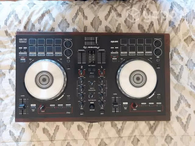 Controlador dj Pioneer DDJ-SB3 + Audifonos Pioneer