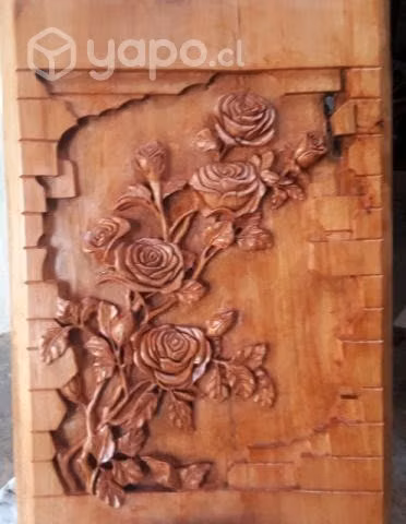 Tallado de flores en madera