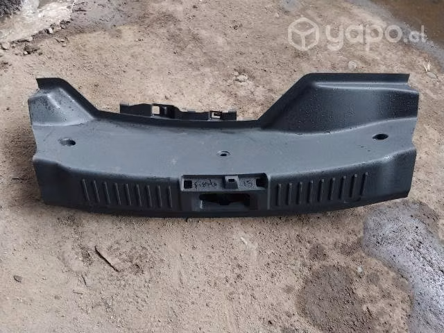 Moldura maletero ford fiesta 2015