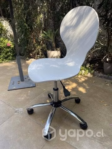 Escritorio con silla - Imagen 3