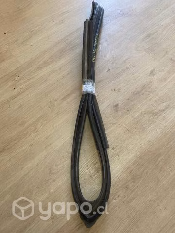 Goma vidrio puerta delantera izq VW Amarok 2015