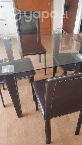 Mesa comedor vidrio-cuero 4sillas