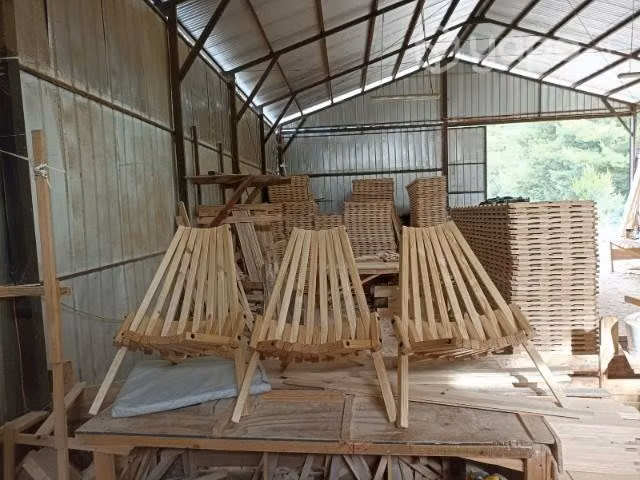 Sillas plegables/ maceteros/ rejas treillage
