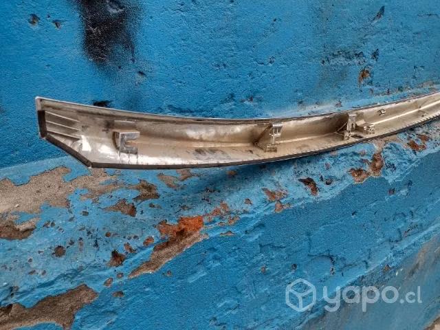 Moldura de portalón Suzuki Baleno 2018-2022