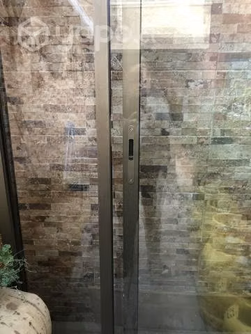 Dos ventanales de aluminio