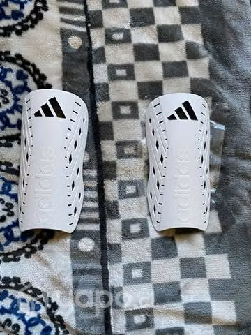 Canilleras Adidas original