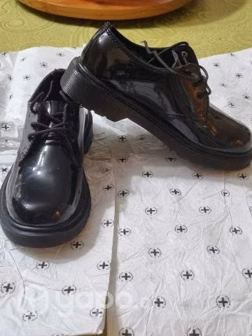 Zapatos Doc Martens Negros Acharolados Número 32