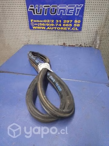 Goma contorno pilar del der chevrolet Dmax 2012