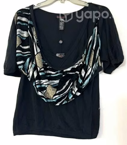 Polera Marca Custo Barcelona Talla M/L Negro y Otr