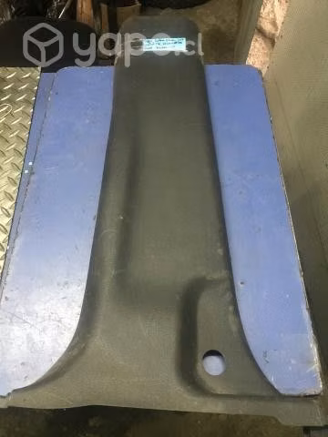 Tapiz cubre pilar central inf izq Nissan NP300