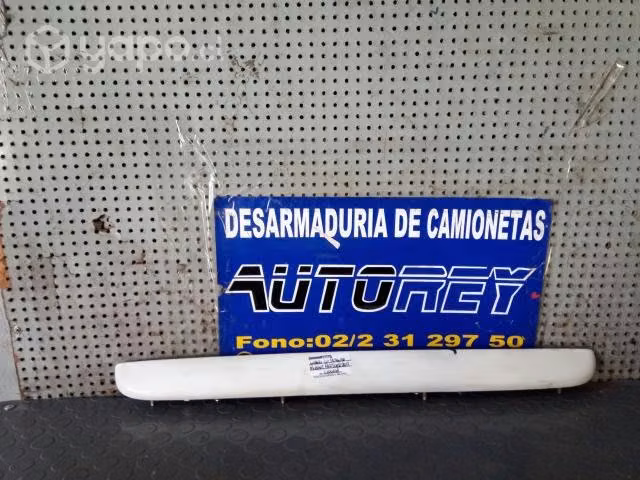 Moldura luz patente Peugeot Partner 2003 al 2012