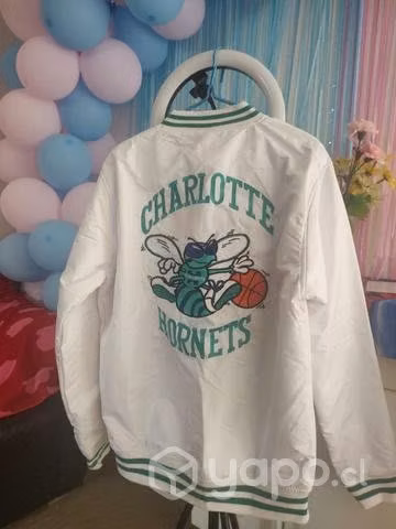 Ventas de chaquetas y gorras consulte