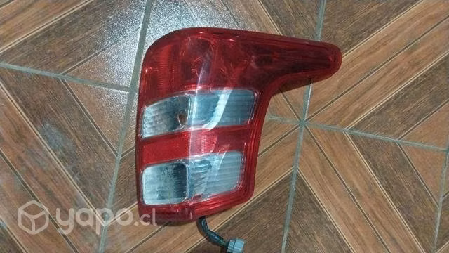 Foco derecho Mitsubishi I200 dakar