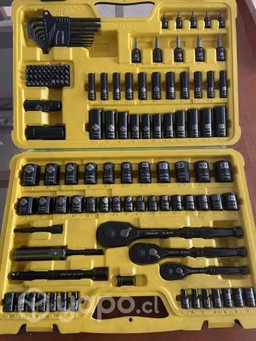 Juego de dados 150 Pzas 1/4', 1/2', 3/8' STANLEY