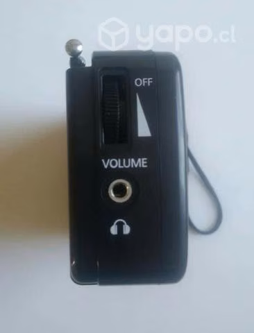 RADIO PORTÁTIL AM/FM, muy práctica. Incluyen pilas