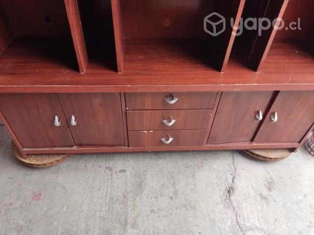 Mueble rak con pequeños detalles