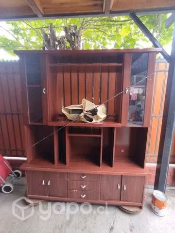 Mueble rak con pequeños detalles